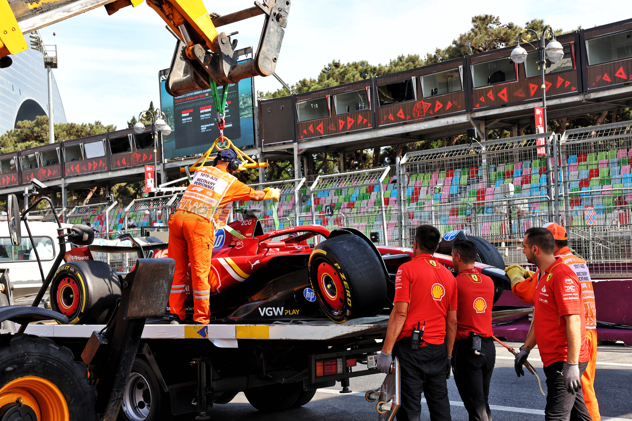 GP AZERBAIJAN, The Ferrari SF-24 of Charles Leclerc (MON) Ferrari, who crashed in the first practice session, is recovered back to the pits on the back of a truck.

13.09.2024. Formula 1 World Championship, Rd 17, Azerbaijan Grand Prix, Baku Street Circuit, Azerbaijan, Practice Day.

- www.xpbimages.com, EMail: requests@xpbimages.com © Copyright: Batchelor / XPB Images