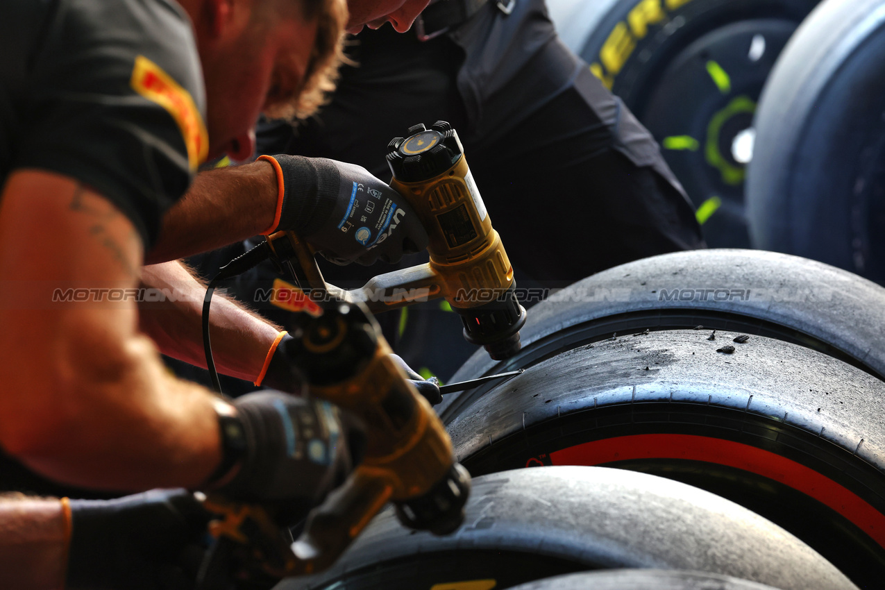 GP AZERBAIJAN, Pirelli tyre technicians.

13.09.2024. Formula 1 World Championship, Rd 17, Azerbaijan Grand Prix, Baku Street Circuit, Azerbaijan, Practice Day.

 - www.xpbimages.com, EMail: requests@xpbimages.com © Copyright: Coates / XPB Images