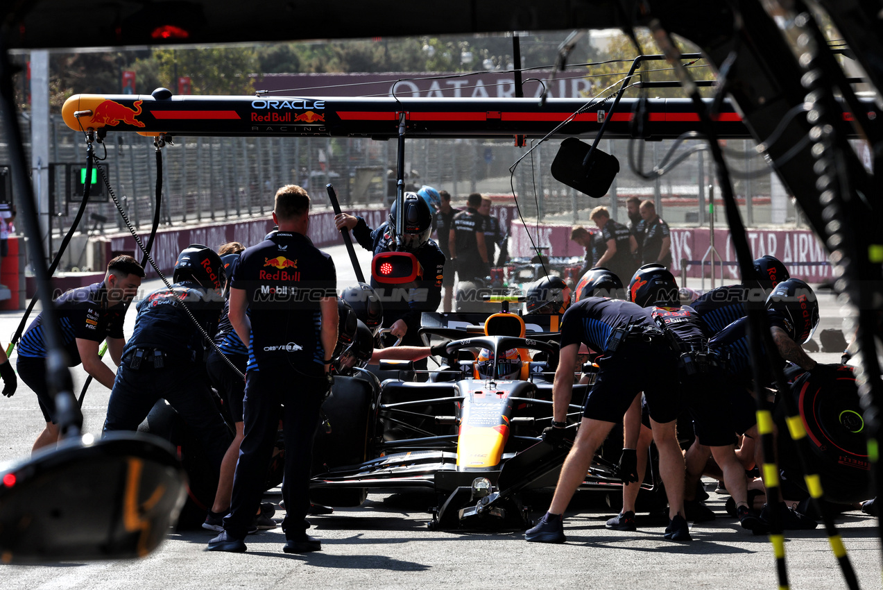 GP AZERBAIJAN, Sergio Perez (MEX) Red Bull Racing RB20 in the pits.

13.09.2024. Formula 1 World Championship, Rd 17, Azerbaijan Grand Prix, Baku Street Circuit, Azerbaijan, Practice Day.

 - www.xpbimages.com, EMail: requests@xpbimages.com © Copyright: Coates / XPB Images