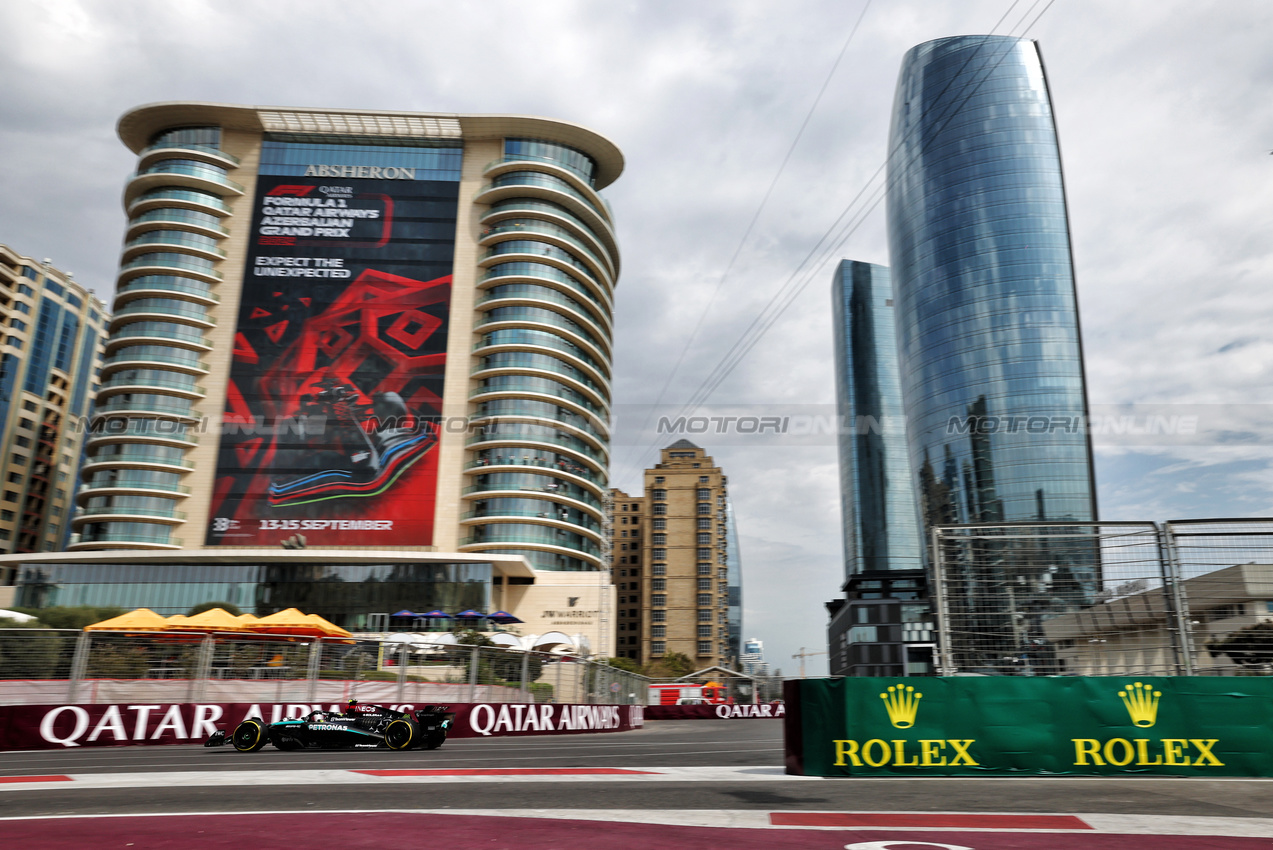 GP AZERBAIJAN, Lewis Hamilton (GBR) Mercedes AMG F1 W15.

13.09.2024. Formula 1 World Championship, Rd 17, Azerbaijan Grand Prix, Baku Street Circuit, Azerbaijan, Practice Day.

 - www.xpbimages.com, EMail: requests@xpbimages.com © Copyright: Coates / XPB Images