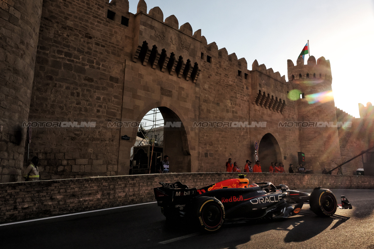 GP AZERBAIJAN, Sergio Perez (MEX) Red Bull Racing RB20.

13.09.2024. Formula 1 World Championship, Rd 17, Azerbaijan Grand Prix, Baku Street Circuit, Azerbaijan, Practice Day.

- www.xpbimages.com, EMail: requests@xpbimages.com © Copyright: Bearne / XPB Images