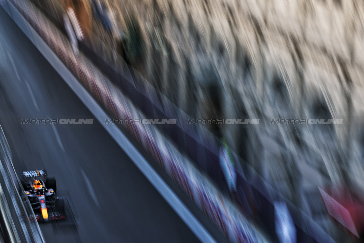 GP AZERBAIJAN, Max Verstappen (NLD) Red Bull Racing RB20.

13.09.2024. Formula 1 World Championship, Rd 17, Azerbaijan Grand Prix, Baku Street Circuit, Azerbaijan, Practice Day.

- www.xpbimages.com, EMail: requests@xpbimages.com © Copyright: Charniaux / XPB Images