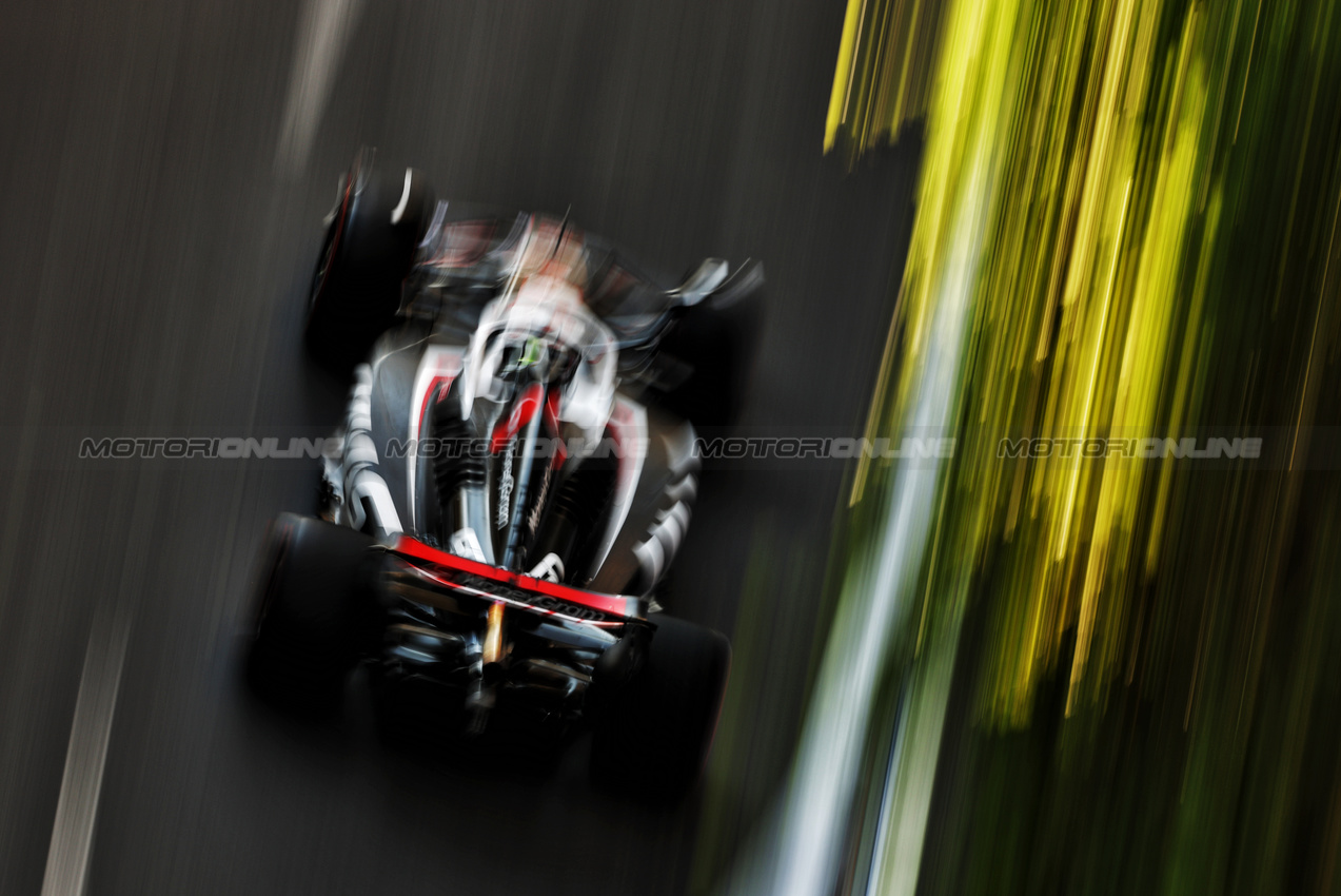 GP AZERBAIJAN, Oliver Bearman (GBR) Haas VF-24.

13.09.2024. Formula 1 World Championship, Rd 17, Azerbaijan Grand Prix, Baku Street Circuit, Azerbaijan, Practice Day.

- www.xpbimages.com, EMail: requests@xpbimages.com © Copyright: Charniaux / XPB Images