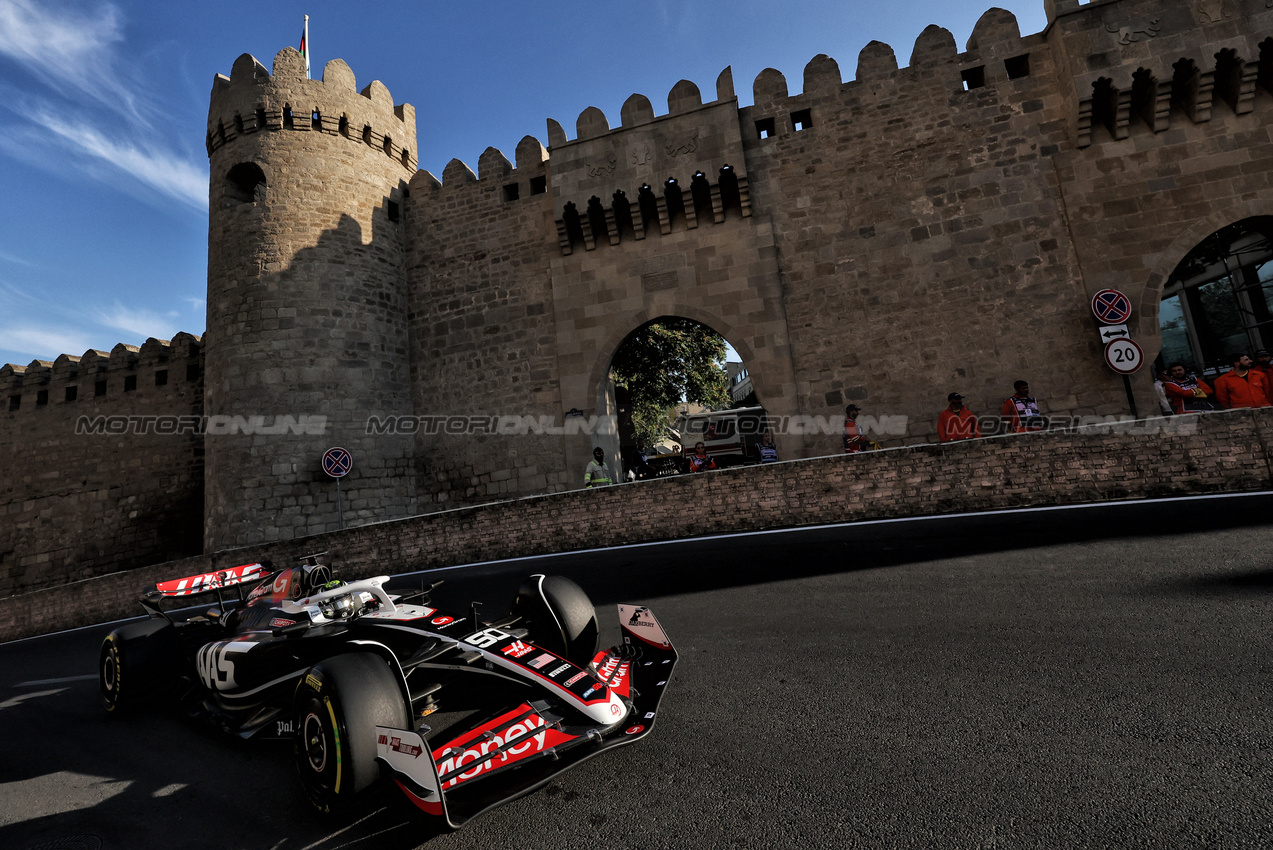 GP AZERBAIJAN, Oliver Bearman (GBR) Haas VF-24.

13.09.2024. Formula 1 World Championship, Rd 17, Azerbaijan Grand Prix, Baku Street Circuit, Azerbaijan, Practice Day.

- www.xpbimages.com, EMail: requests@xpbimages.com © Copyright: Bearne / XPB Images