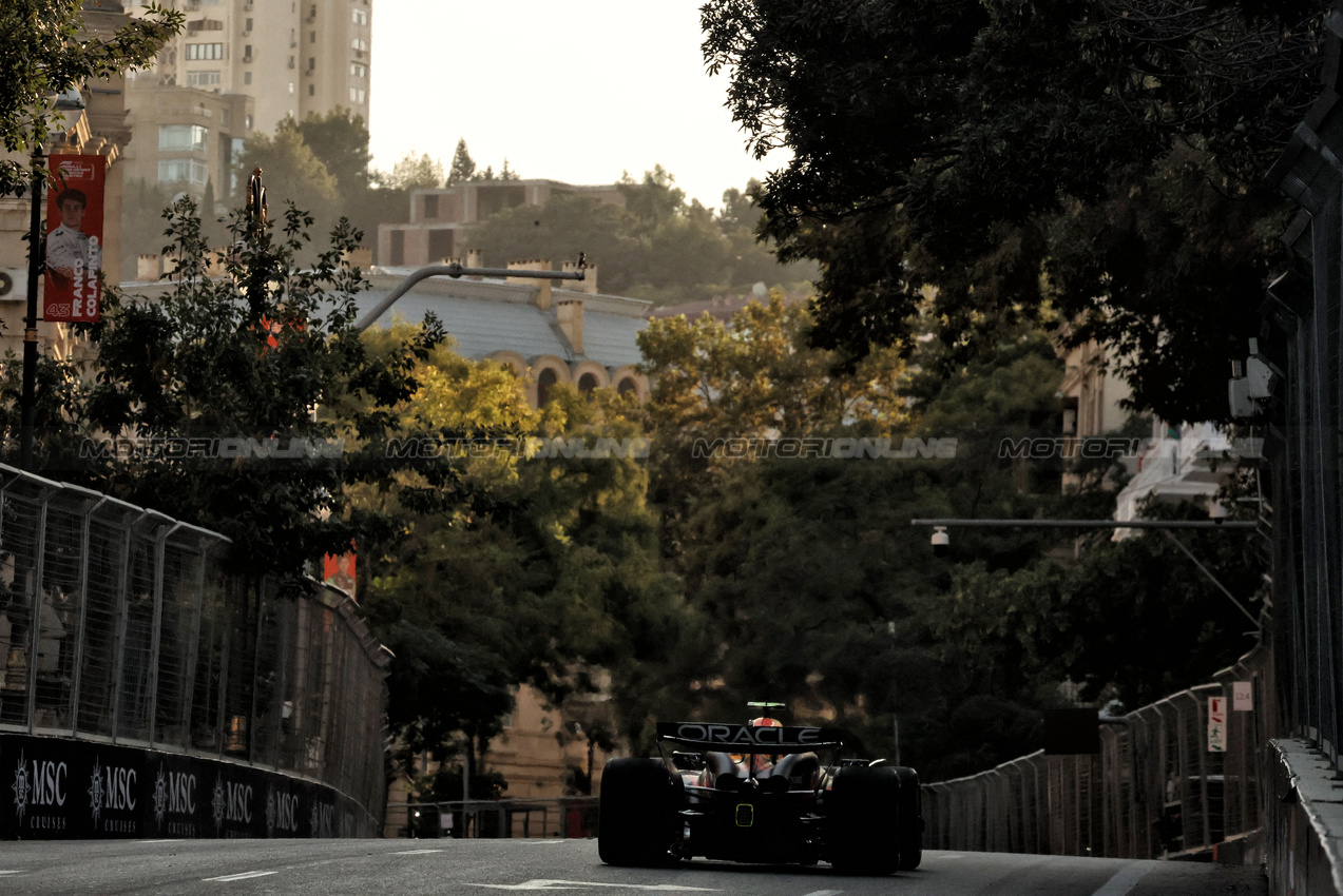 GP AZERBAIJAN, Sergio Perez (MEX) Red Bull Racing RB20.

13.09.2024. Formula 1 World Championship, Rd 17, Azerbaijan Grand Prix, Baku Street Circuit, Azerbaijan, Practice Day.

- www.xpbimages.com, EMail: requests@xpbimages.com © Copyright: Bearne / XPB Images