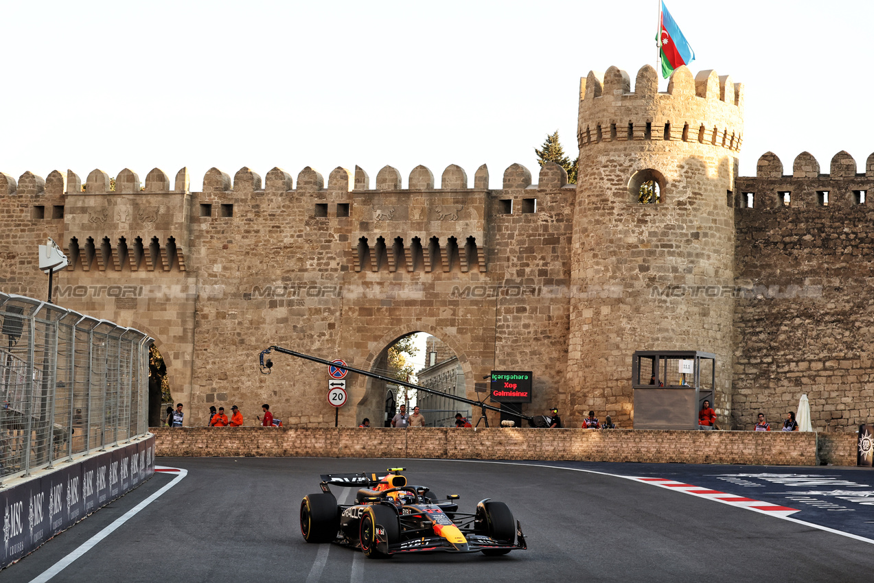 GP AZERBAIJAN, Sergio Perez (MEX) Red Bull Racing RB20.

13.09.2024. Formula 1 World Championship, Rd 17, Azerbaijan Grand Prix, Baku Street Circuit, Azerbaijan, Practice Day.

- www.xpbimages.com, EMail: requests@xpbimages.com © Copyright: Bearne / XPB Images