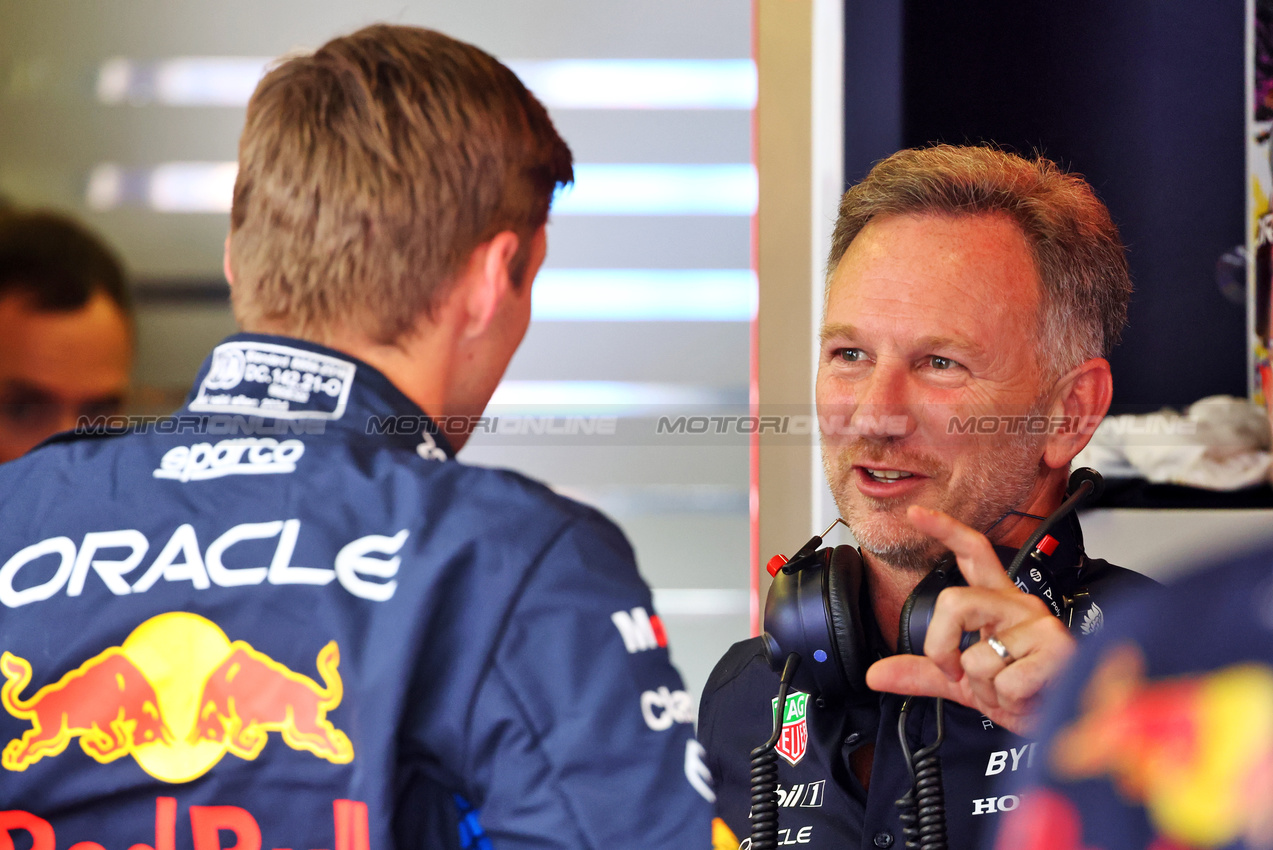 GP AZERBAIJAN, Christian Horner (GBR) Red Bull Racing Team Principal with Max Verstappen (NLD) Red Bull Racing.

13.09.2024. Formula 1 World Championship, Rd 17, Azerbaijan Grand Prix, Baku Street Circuit, Azerbaijan, Practice Day.

- www.xpbimages.com, EMail: requests@xpbimages.com © Copyright: Batchelor / XPB Images