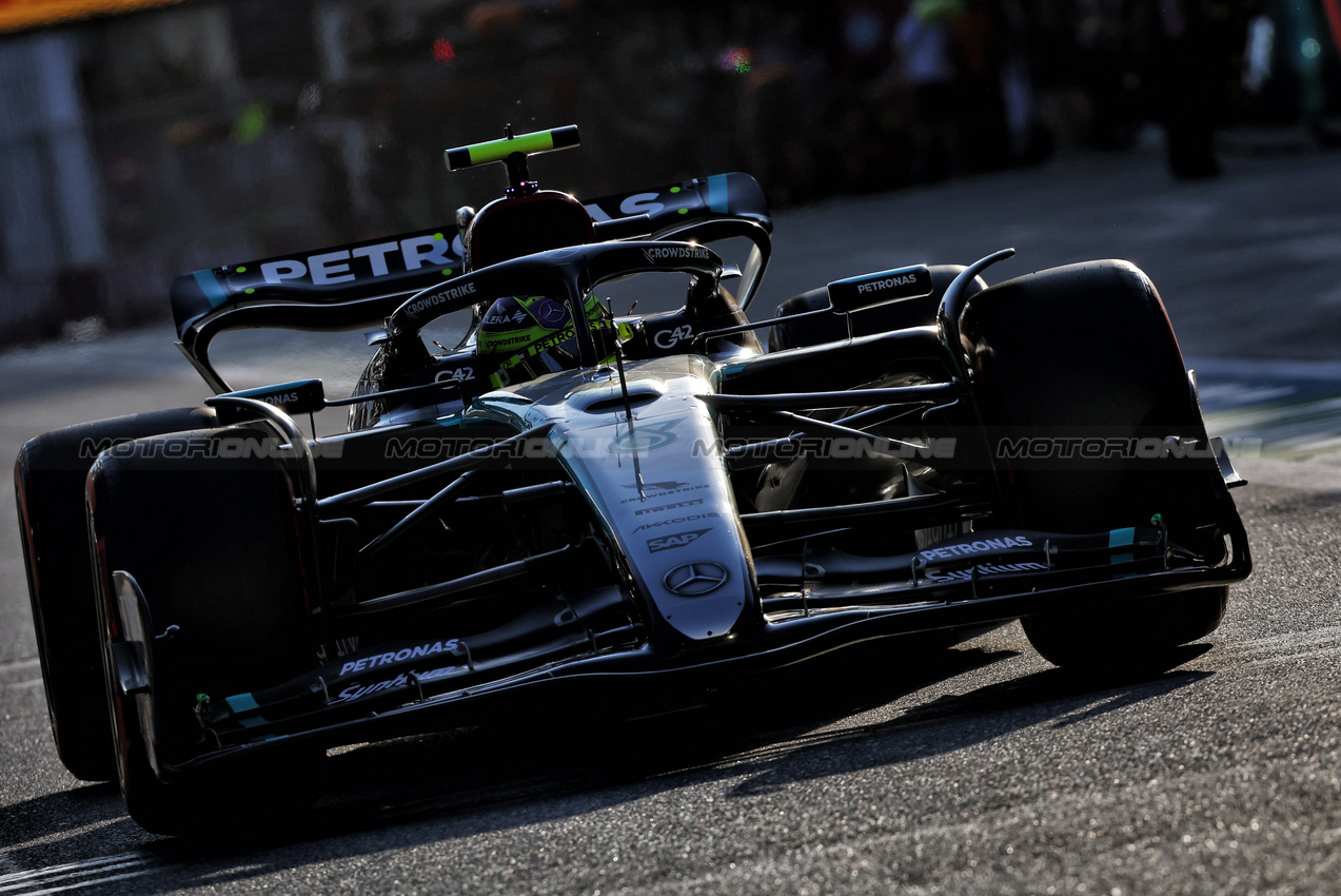 GP AZERBAIJAN, Lewis Hamilton (GBR) Mercedes AMG F1 W15.

13.09.2024. Formula 1 World Championship, Rd 17, Azerbaijan Grand Prix, Baku Street Circuit, Azerbaijan, Practice Day.

- www.xpbimages.com, EMail: requests@xpbimages.com © Copyright: Batchelor / XPB Images