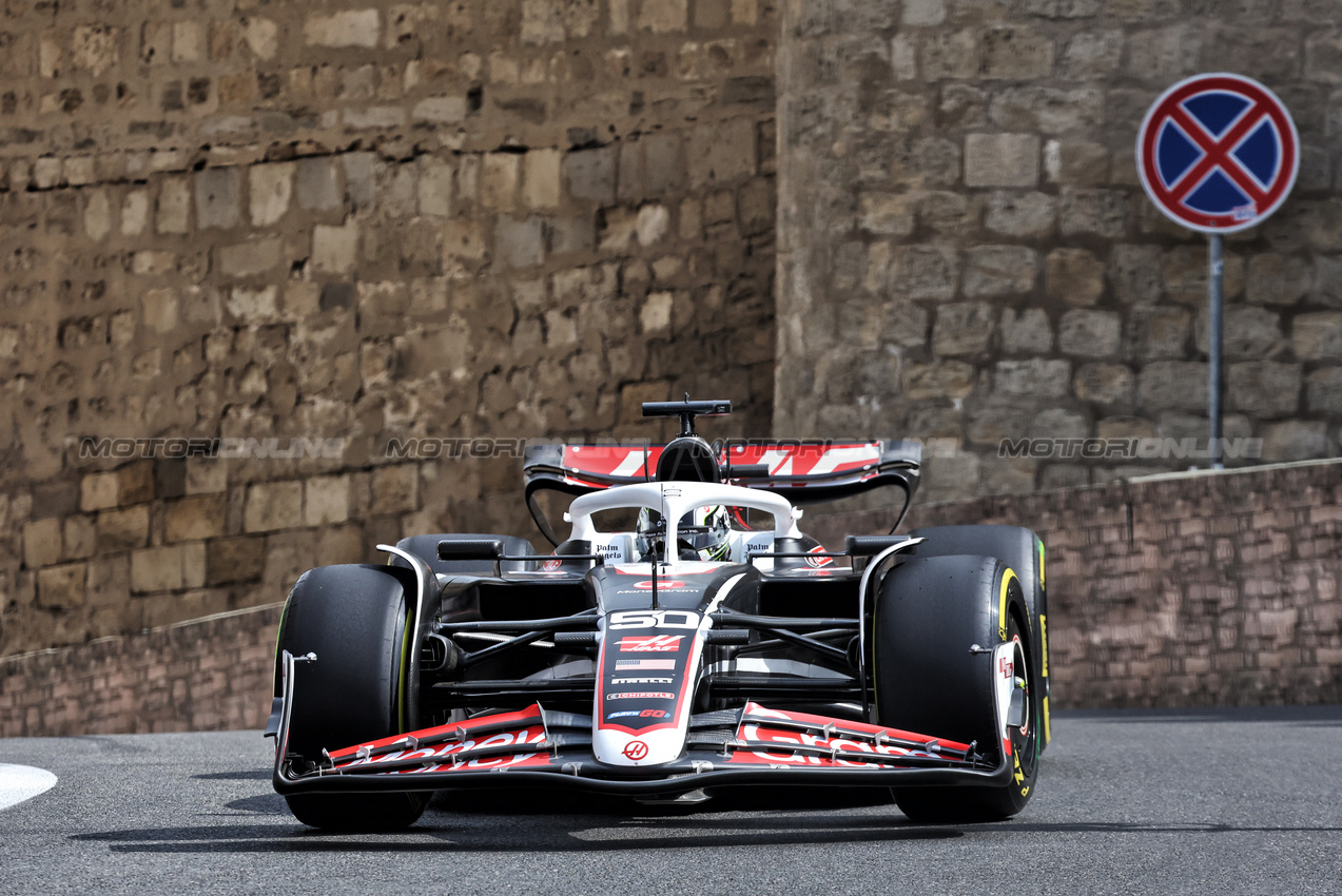 GP AZERBAIJAN, Oliver Bearman (GBR) Haas VF-24.

13.09.2024. Formula 1 World Championship, Rd 17, Azerbaijan Grand Prix, Baku Street Circuit, Azerbaijan, Practice Day.

- www.xpbimages.com, EMail: requests@xpbimages.com © Copyright: Bearne / XPB Images