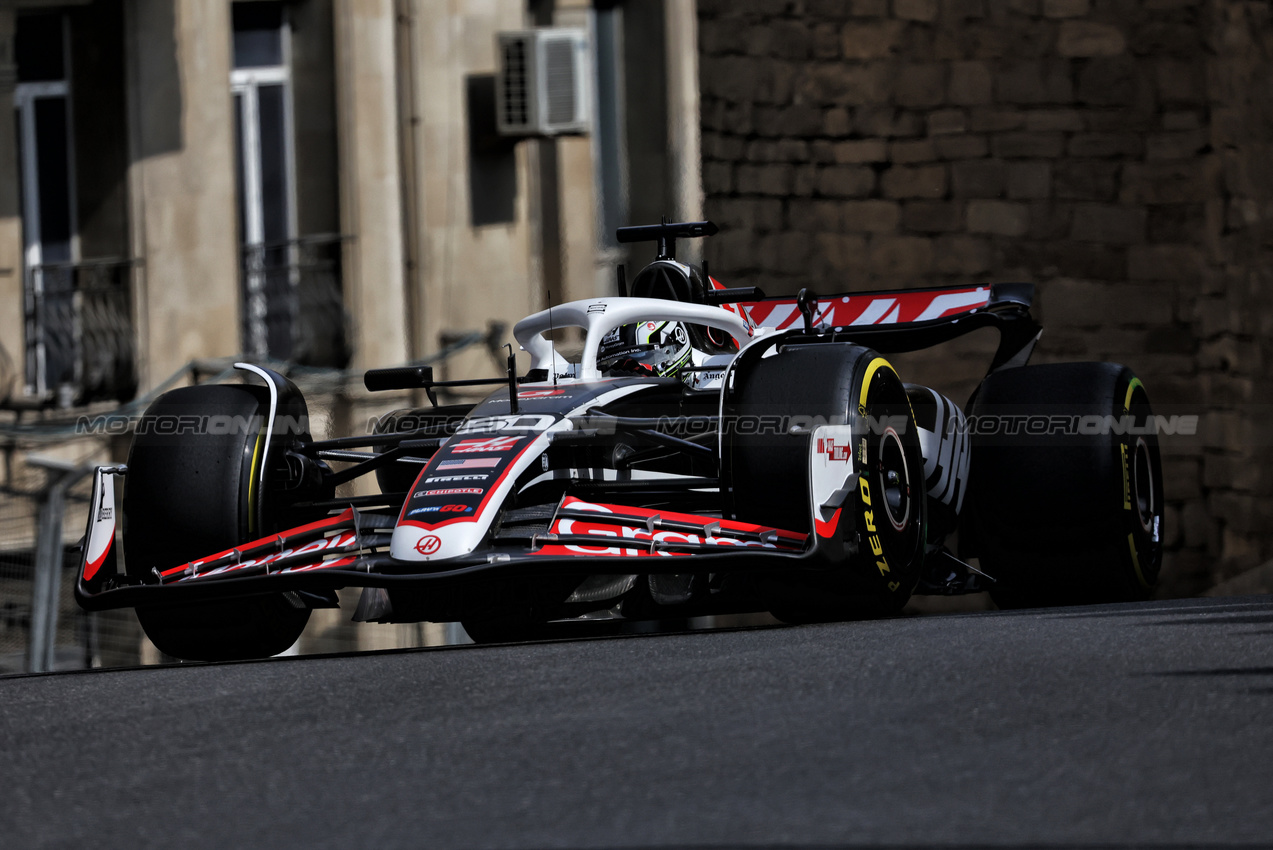 GP AZERBAIJAN, Oliver Bearman (GBR) Haas VF-24.

13.09.2024. Formula 1 World Championship, Rd 17, Azerbaijan Grand Prix, Baku Street Circuit, Azerbaijan, Practice Day.

- www.xpbimages.com, EMail: requests@xpbimages.com © Copyright: Bearne / XPB Images