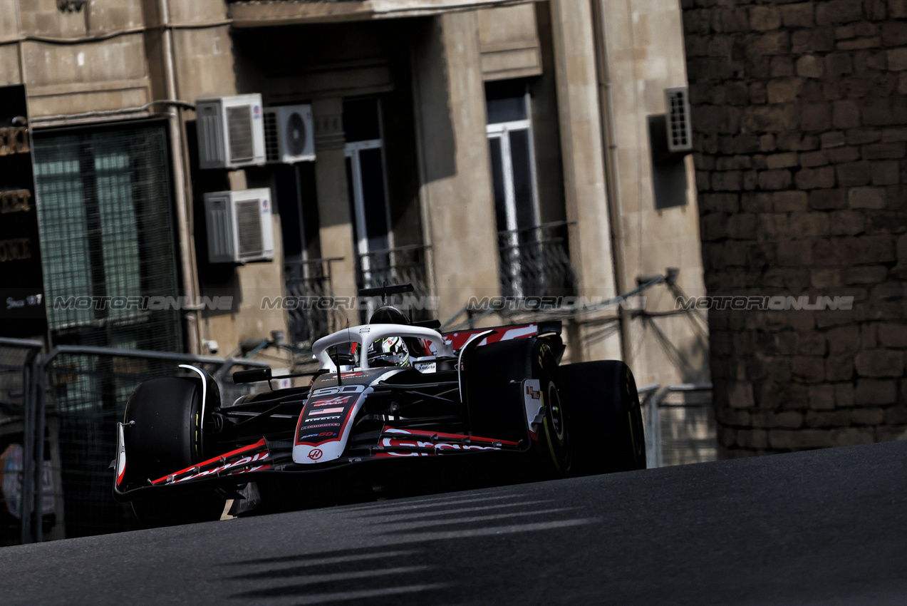 GP AZERBAIJAN, Oliver Bearman (GBR) Haas VF-24.

13.09.2024. Formula 1 World Championship, Rd 17, Azerbaijan Grand Prix, Baku Street Circuit, Azerbaijan, Practice Day.

- www.xpbimages.com, EMail: requests@xpbimages.com © Copyright: Bearne / XPB Images