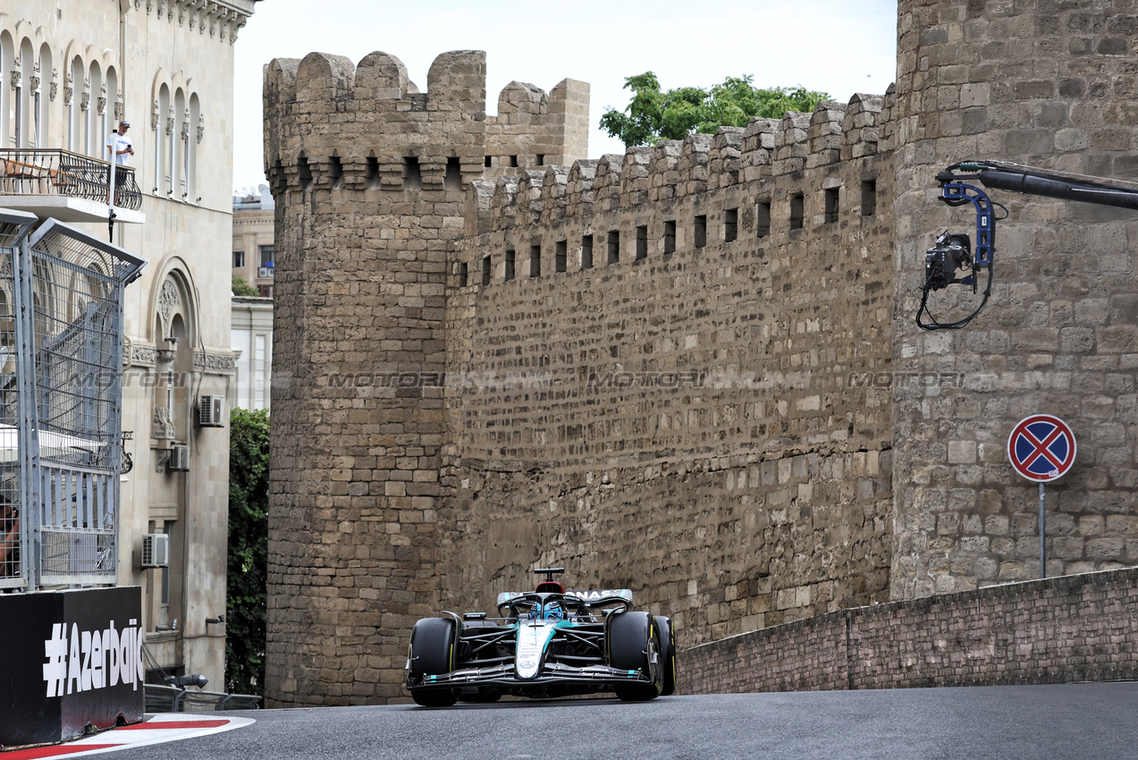 GP AZERBAIJAN, George Russell (GBR) Mercedes AMG F1 W15.

13.09.2024. Formula 1 World Championship, Rd 17, Azerbaijan Grand Prix, Baku Street Circuit, Azerbaijan, Practice Day.

- www.xpbimages.com, EMail: requests@xpbimages.com © Copyright: Bearne / XPB Images