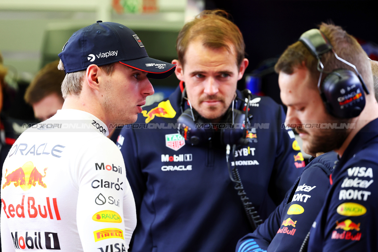 GP BAHRAIN, Max Verstappen (NLD) Red Bull Racing.

29.02.2024. Formula 1 World Championship, Rd 1, Bahrain Grand Prix, Sakhir, Bahrain, Practice Day

- www.xpbimages.com, EMail: requests@xpbimages.com © Copyright: Batchelor / XPB Images