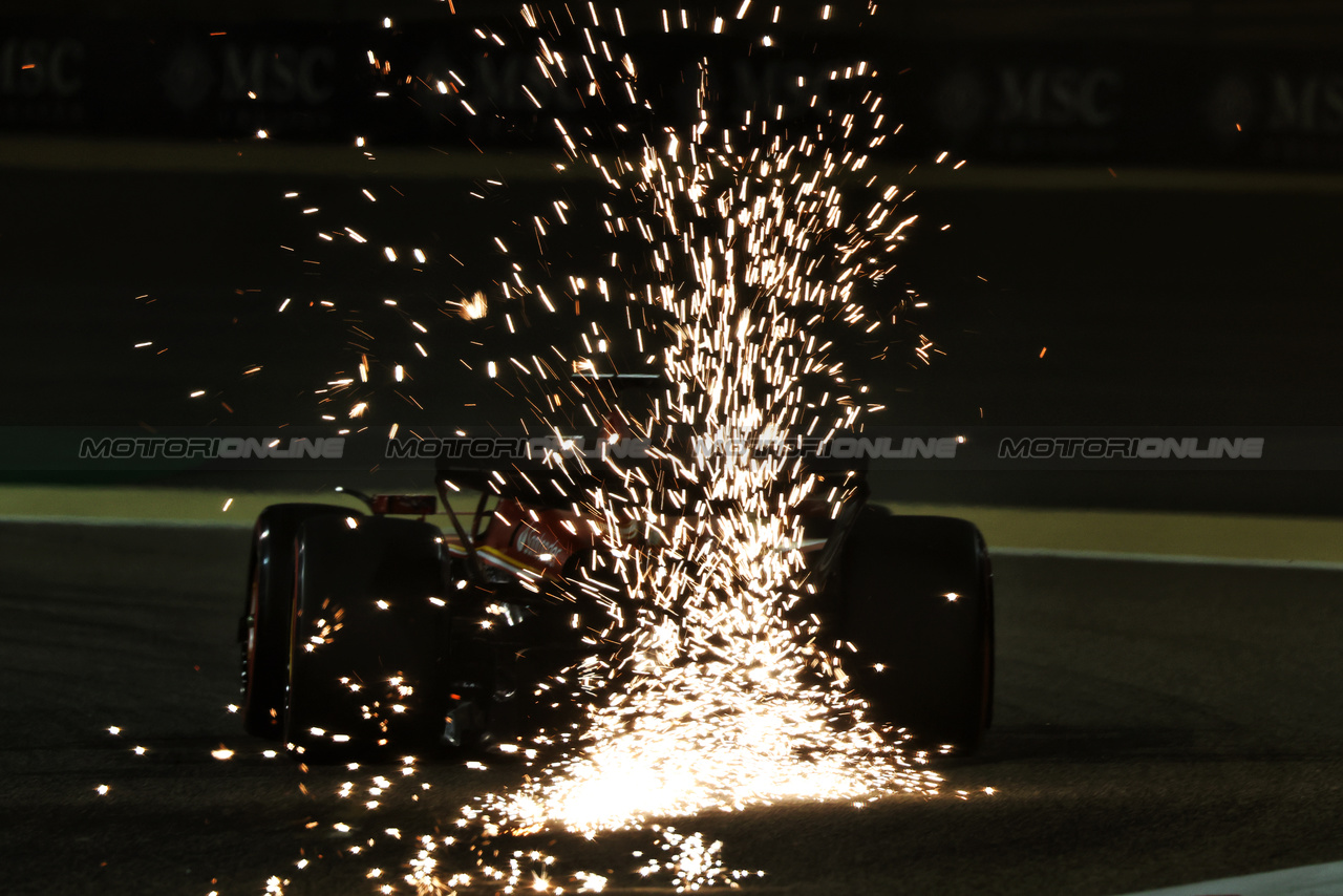 GP BAHRAIN, Charles Leclerc (MON) Ferrari SF-24 sends sparks flying.

29.02.2024. Formula 1 World Championship, Rd 1, Bahrain Grand Prix, Sakhir, Bahrain, Practice Day

 - www.xpbimages.com, EMail: requests@xpbimages.com © Copyright: Coates / XPB Images