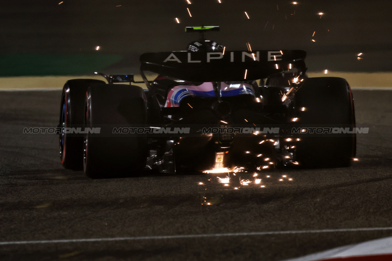 GP BAHRAIN, Pierre Gasly (FRA) Alpine F1 Team A524 sends sparks flying.

29.02.2024. Formula 1 World Championship, Rd 1, Bahrain Grand Prix, Sakhir, Bahrain, Practice Day

 - www.xpbimages.com, EMail: requests@xpbimages.com © Copyright: Coates / XPB Images