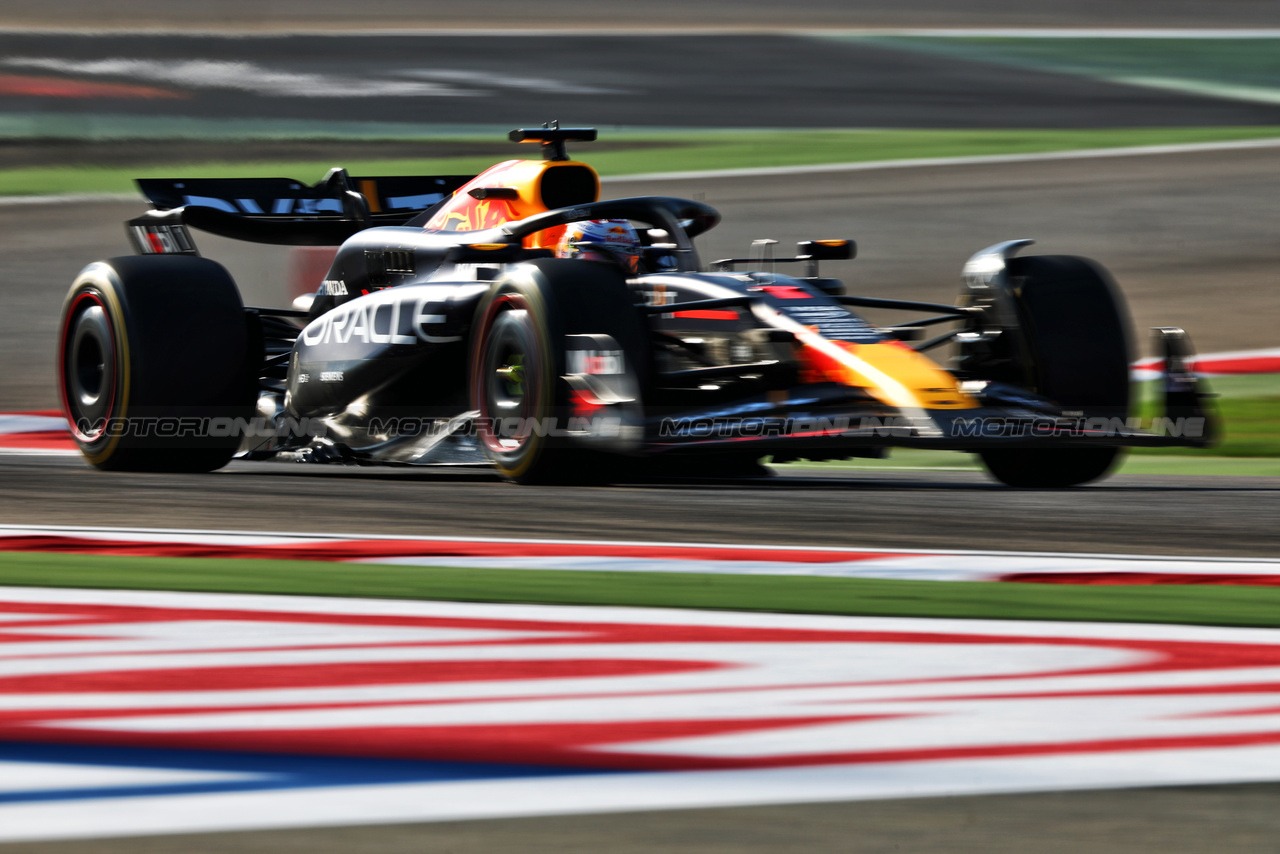GP BAHRAIN, Max Verstappen (NLD) Red Bull Racing RB20.

29.02.2024. Formula 1 World Championship, Rd 1, Bahrain Grand Prix, Sakhir, Bahrain, Practice Day

 - www.xpbimages.com, EMail: requests@xpbimages.com © Copyright: Coates / XPB Images