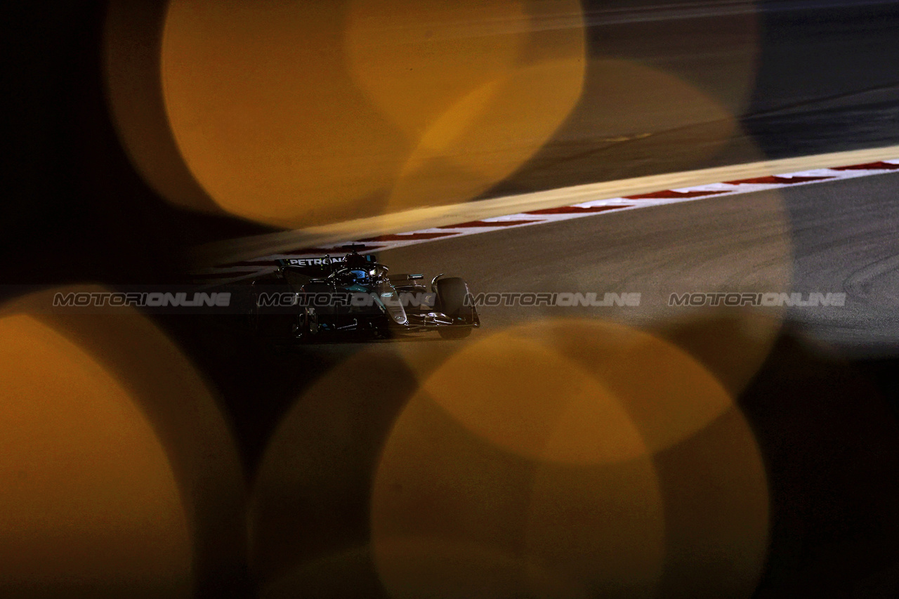 GP BAHRAIN, George Russell (GBR) Mercedes AMG F1 W15.

29.02.2024. Formula 1 World Championship, Rd 1, Bahrain Grand Prix, Sakhir, Bahrain, Practice Day

 - www.xpbimages.com, EMail: requests@xpbimages.com © Copyright: Staley / XPB Images