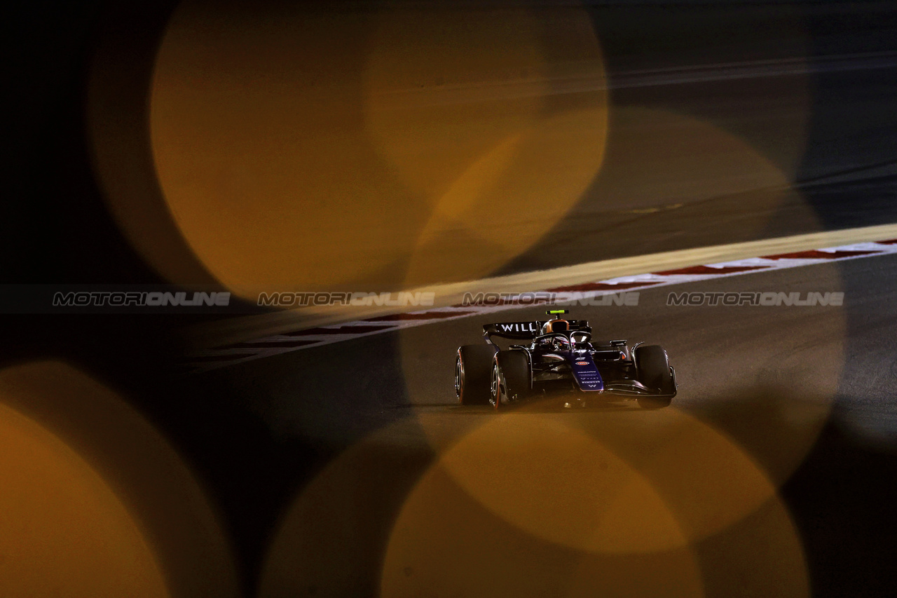 GP BAHRAIN, Logan Sargeant (USA) Williams Racing FW46.

29.02.2024. Formula 1 World Championship, Rd 1, Bahrain Grand Prix, Sakhir, Bahrain, Practice Day

 - www.xpbimages.com, EMail: requests@xpbimages.com © Copyright: Staley / XPB Images