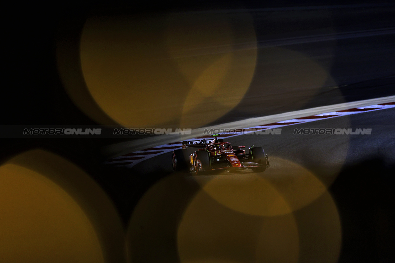 GP BAHRAIN, Carlos Sainz Jr (ESP) Ferrari SF-24.

29.02.2024. Formula 1 World Championship, Rd 1, Bahrain Grand Prix, Sakhir, Bahrain, Practice Day

 - www.xpbimages.com, EMail: requests@xpbimages.com © Copyright: Staley / XPB Images
