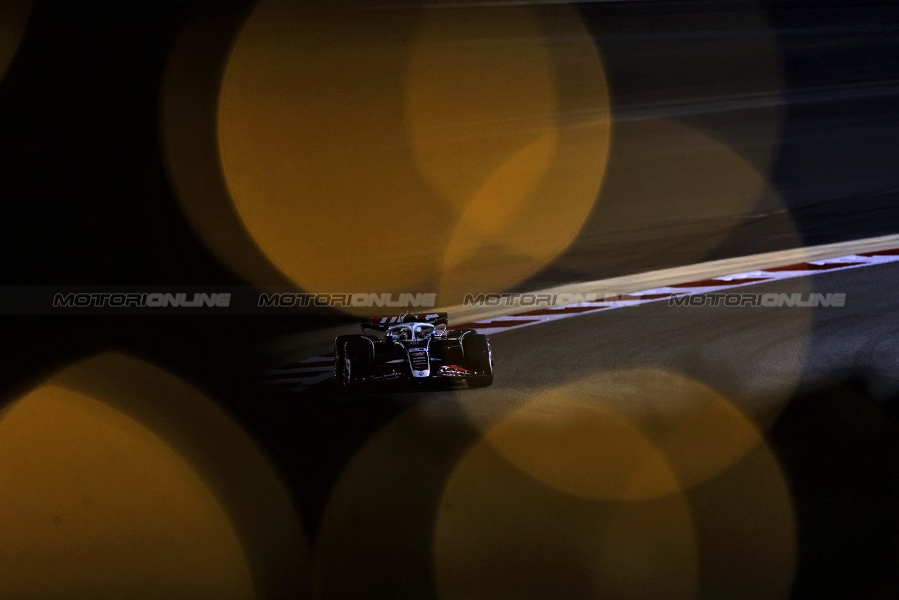 GP BAHRAIN, Kevin Magnussen (DEN) Haas VF-24.

29.02.2024. Formula 1 World Championship, Rd 1, Bahrain Grand Prix, Sakhir, Bahrain, Practice Day

 - www.xpbimages.com, EMail: requests@xpbimages.com © Copyright: Staley / XPB Images