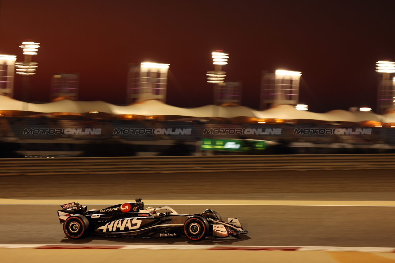 GP BAHRAIN, Kevin Magnussen (DEN) Haas VF-24.

29.02.2024. Formula 1 World Championship, Rd 1, Bahrain Grand Prix, Sakhir, Bahrain, Practice Day

- www.xpbimages.com, EMail: requests@xpbimages.com © Copyright: Bearne / XPB Images