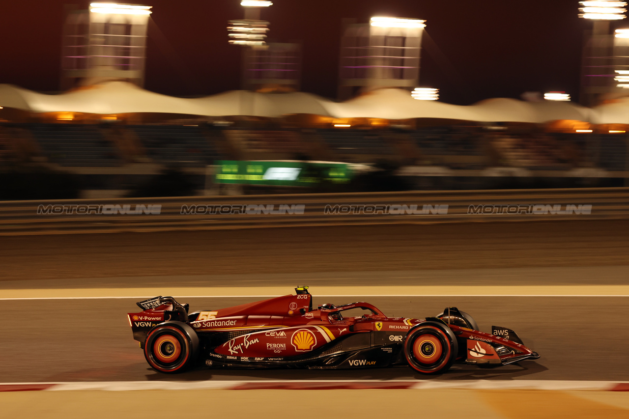 GP BAHRAIN, Carlos Sainz Jr (ESP) Ferrari SF-24.

29.02.2024. Formula 1 World Championship, Rd 1, Bahrain Grand Prix, Sakhir, Bahrain, Practice Day

- www.xpbimages.com, EMail: requests@xpbimages.com © Copyright: Bearne / XPB Images