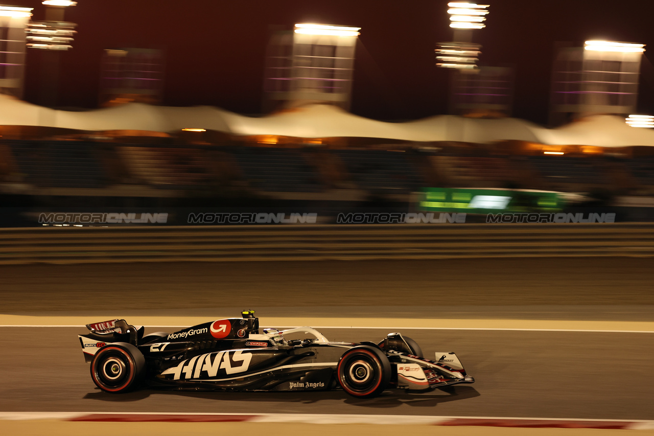 GP BAHRAIN, Nico Hulkenberg (GER) Haas VF-24.

29.02.2024. Formula 1 World Championship, Rd 1, Bahrain Grand Prix, Sakhir, Bahrain, Practice Day

- www.xpbimages.com, EMail: requests@xpbimages.com © Copyright: Bearne / XPB Images