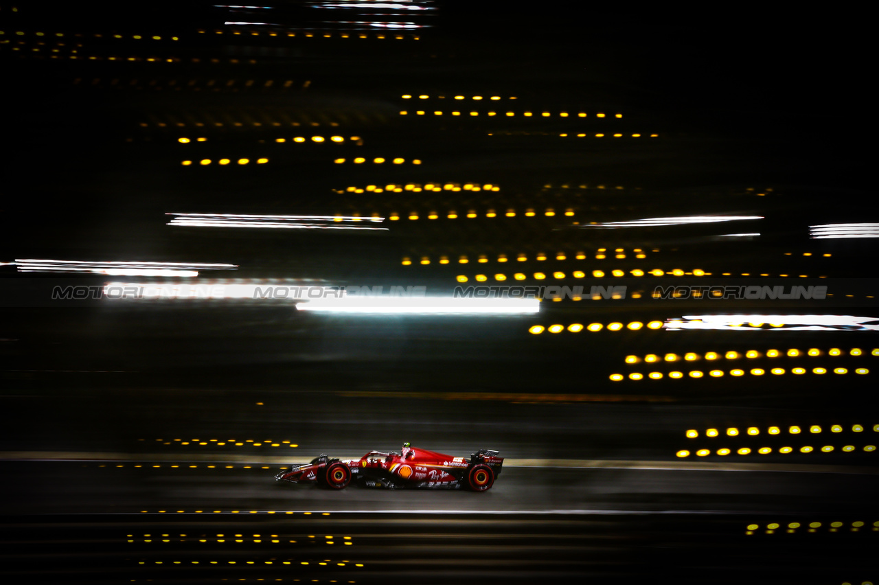 GP BAHRAIN, Carlos Sainz Jr (ESP), Ferrari 
29.02.2024. Formula 1 World Championship, Rd 1, Bahrain Grand Prix, Sakhir, Bahrain, Practice Day
- www.xpbimages.com, EMail: requests@xpbimages.com © Copyright: Charniaux / XPB Images