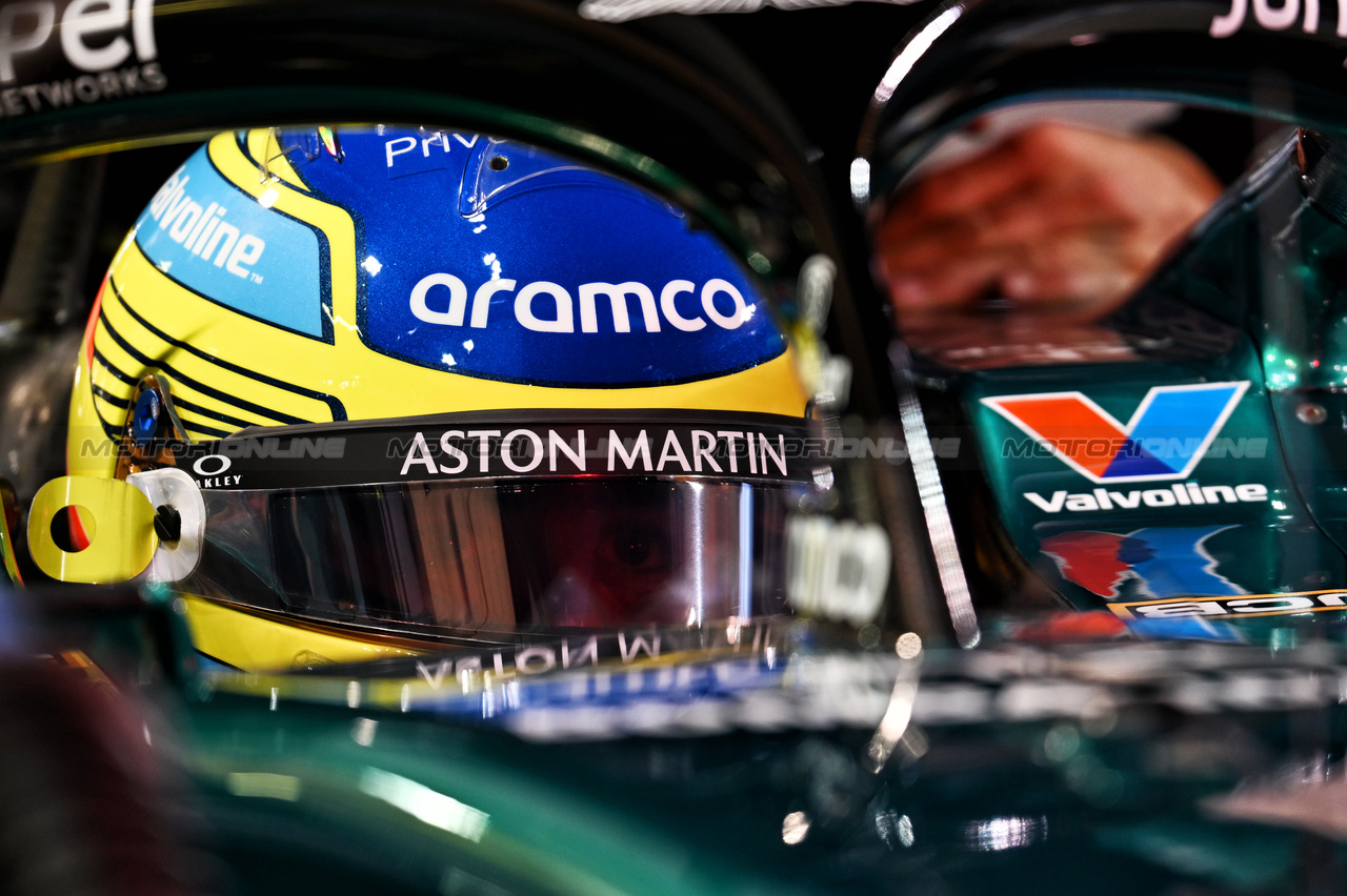 GP BAHRAIN, Fernando Alonso (ESP) Aston Martin F1 Team AMR24.

29.02.2024. Formula 1 World Championship, Rd 1, Bahrain Grand Prix, Sakhir, Bahrain, Practice Day

- www.xpbimages.com, EMail: requests@xpbimages.com © Copyright: Price / XPB Images
