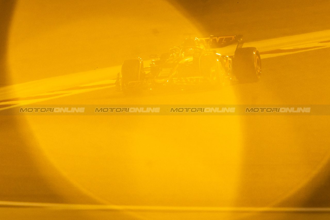 GP BAHRAIN, Esteban Ocon (FRA) Alpine F1 Team A524.

29.02.2024. Formula 1 World Championship, Rd 1, Bahrain Grand Prix, Sakhir, Bahrain, Practice Day

- www.xpbimages.com, EMail: requests@xpbimages.com © Copyright: Bearne / XPB Images