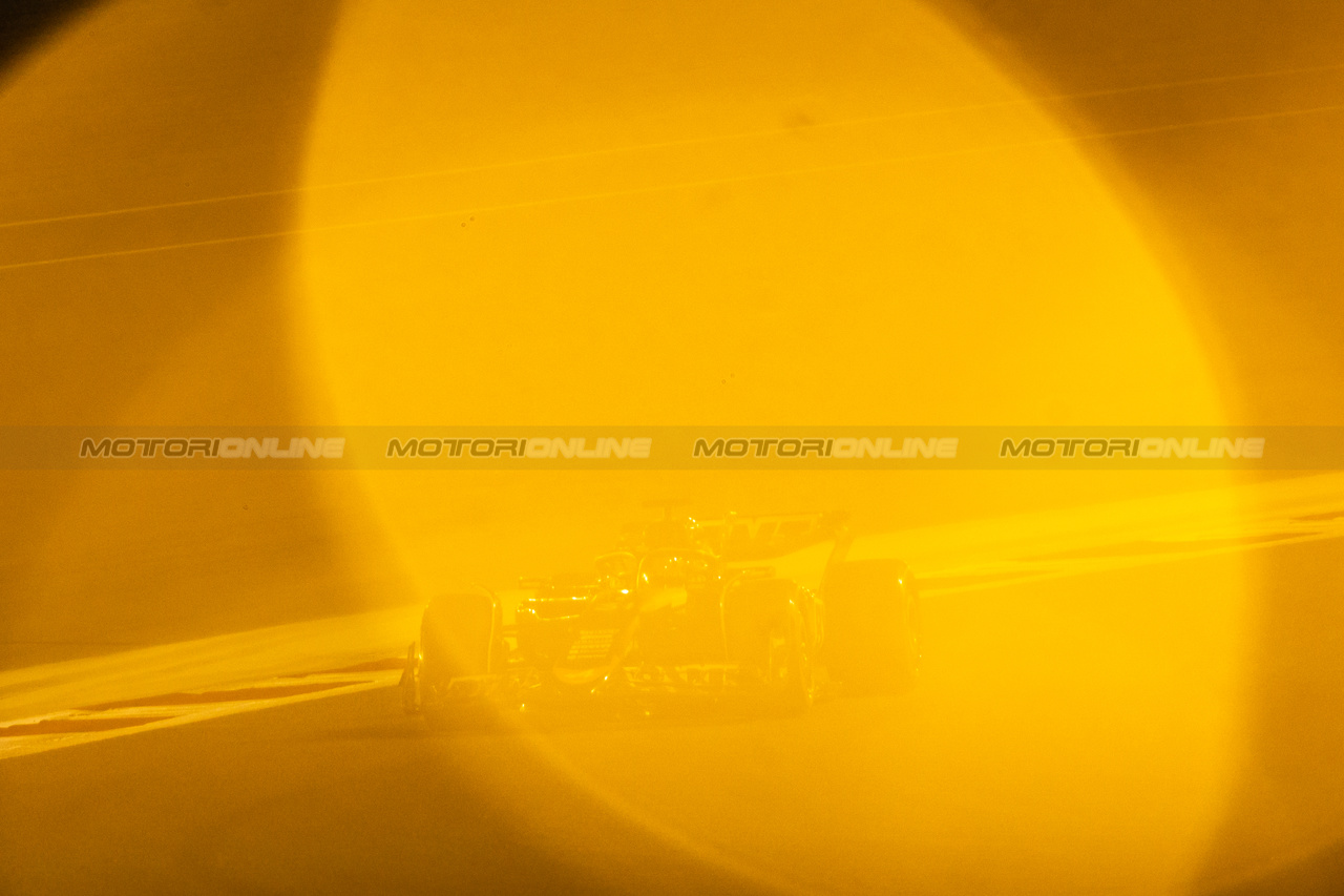 GP BAHRAIN, Esteban Ocon (FRA) Alpine F1 Team A524.

29.02.2024. Formula 1 World Championship, Rd 1, Bahrain Grand Prix, Sakhir, Bahrain, Practice Day

- www.xpbimages.com, EMail: requests@xpbimages.com © Copyright: Bearne / XPB Images