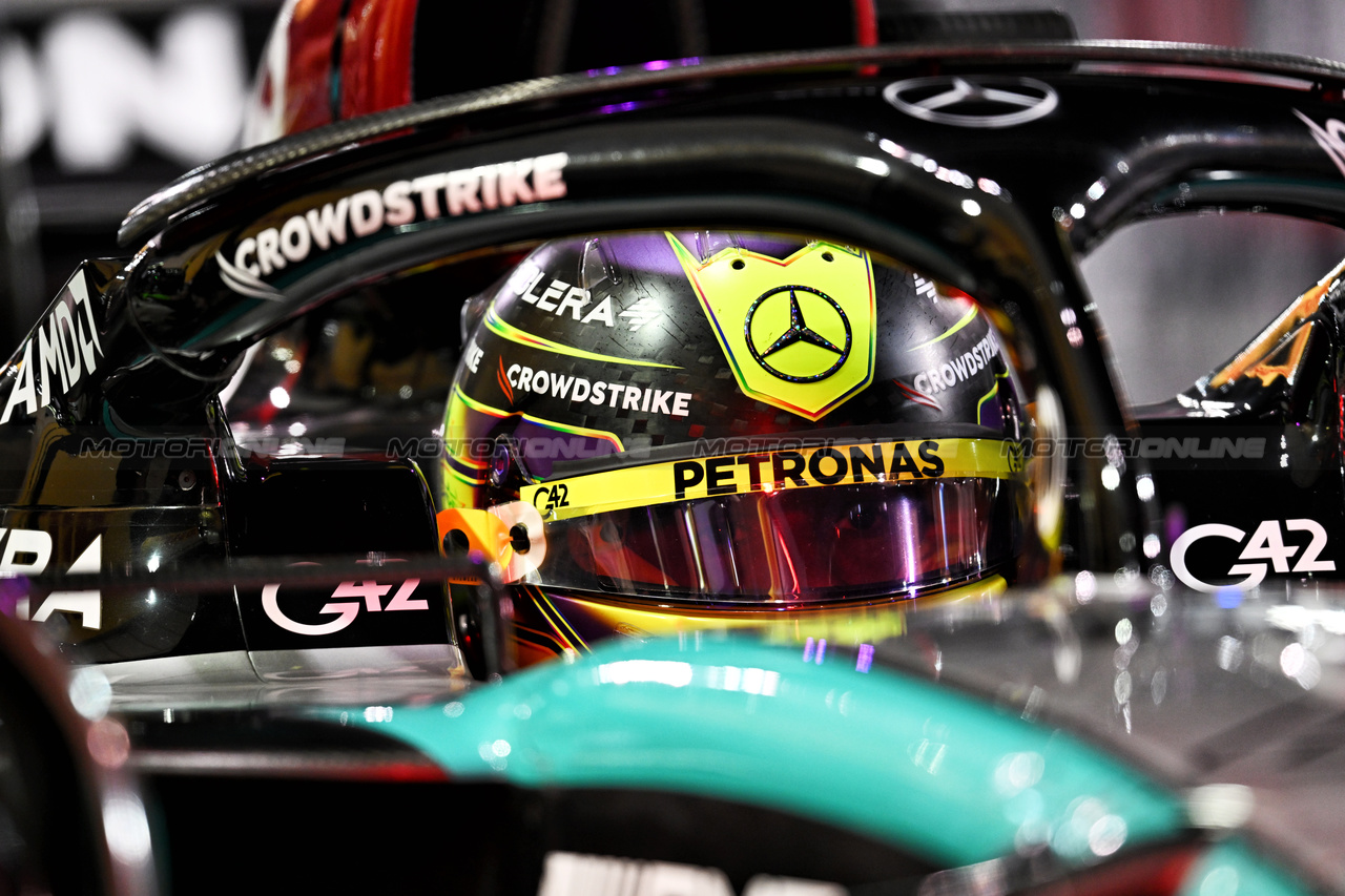 GP BAHRAIN, Lewis Hamilton (GBR) Mercedes AMG F1 W15.

29.02.2024. Formula 1 World Championship, Rd 1, Bahrain Grand Prix, Sakhir, Bahrain, Practice Day

- www.xpbimages.com, EMail: requests@xpbimages.com © Copyright: Price / XPB Images