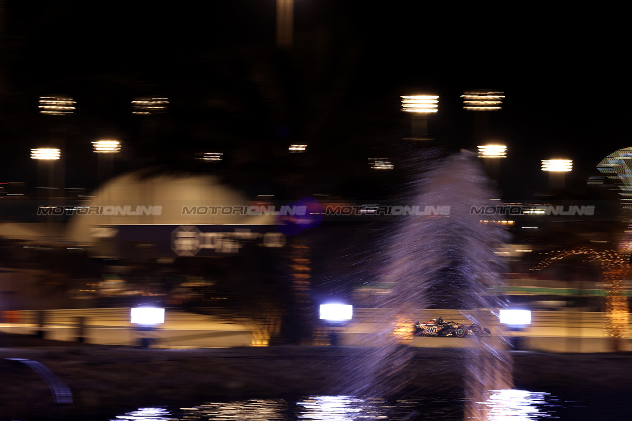 GP BAHRAIN, Esteban Ocon (FRA) Alpine F1 Team A524.

29.02.2024. Formula 1 World Championship, Rd 1, Bahrain Grand Prix, Sakhir, Bahrain, Practice Day

- www.xpbimages.com, EMail: requests@xpbimages.com © Copyright: Bearne / XPB Images