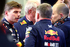 GP BAHRAIN, Max Verstappen (NLD) Red Bull Racing with Dr Helmut Marko (AUT) Red Bull Motorsport Consultant; Christian Horner (GBR) Red Bull Racing Team Principal e Gianpiero Lambiase (ITA) Red Bull Racing Engineer.
29.02.2024. Formula 1 World Championship, Rd 1, Bahrain Grand Prix, Sakhir, Bahrain, Practice Day
- www.xpbimages.com, EMail: requests@xpbimages.com © Copyright: Batchelor / XPB Images