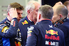 GP BAHRAIN, Max Verstappen (NLD) Red Bull Racing with Dr Helmut Marko (AUT) Red Bull Motorsport Consultant; Christian Horner (GBR) Red Bull Racing Team Principal e Gianpiero Lambiase (ITA) Red Bull Racing Engineer.
29.02.2024. Formula 1 World Championship, Rd 1, Bahrain Grand Prix, Sakhir, Bahrain, Practice Day
- www.xpbimages.com, EMail: requests@xpbimages.com © Copyright: Batchelor / XPB Images
