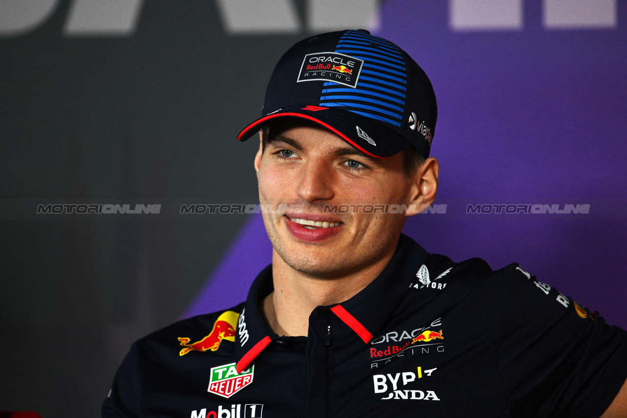 GP BAHRAIN, Max Verstappen (NLD) Red Bull Racing in the FIA Press Conference.

28.02.2024. Formula 1 World Championship, Rd 1, Bahrain Grand Prix, Sakhir, Bahrain, Preparation Day.

- www.xpbimages.com, EMail: requests@xpbimages.com © Copyright: XPB Images