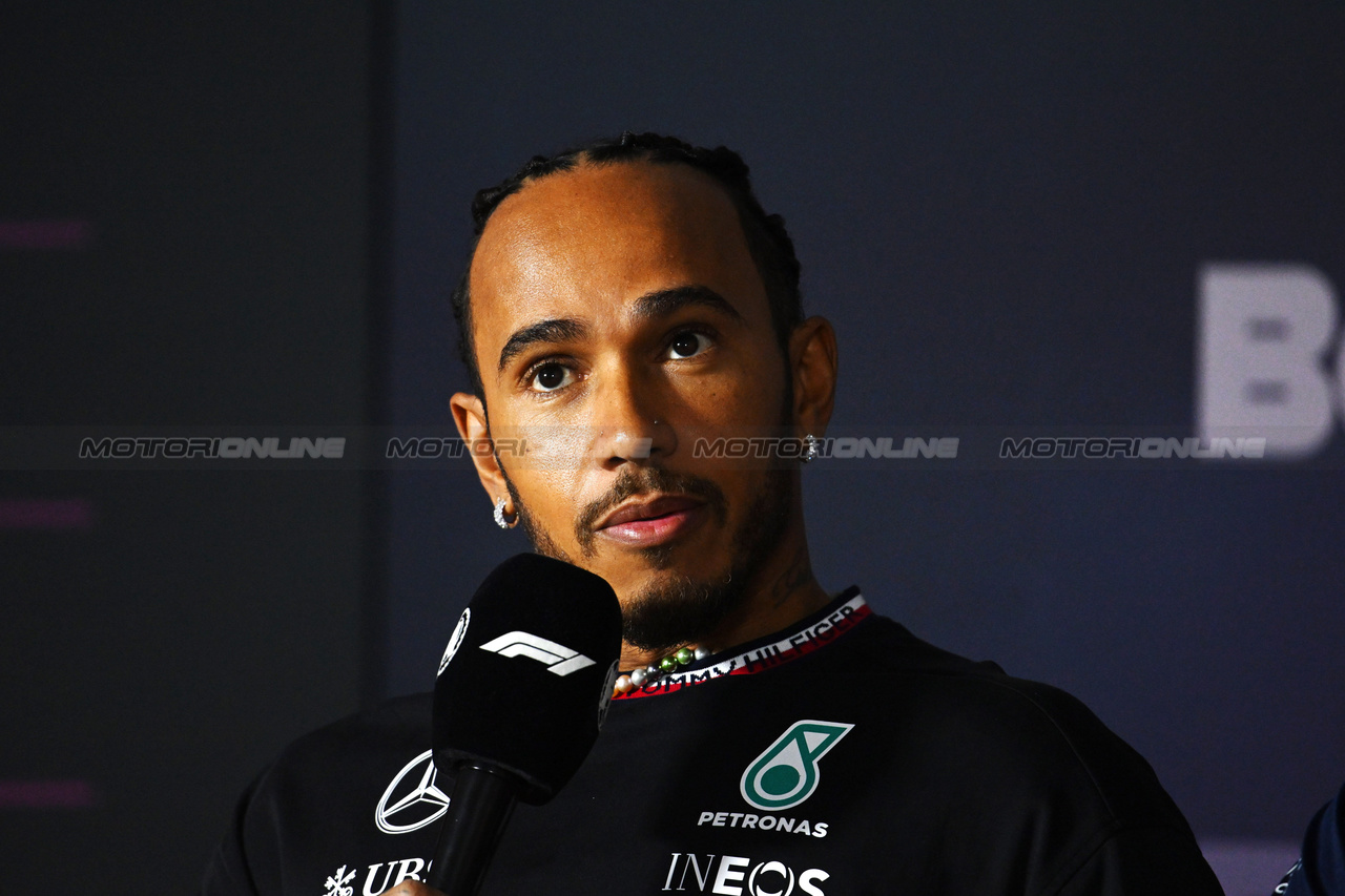 GP BAHRAIN, Lewis Hamilton (GBR) Mercedes AMG F1 in the FIA Press Conference.

28.02.2024. Formula 1 World Championship, Rd 1, Bahrain Grand Prix, Sakhir, Bahrain, Preparation Day.

- www.xpbimages.com, EMail: requests@xpbimages.com © Copyright: XPB Images