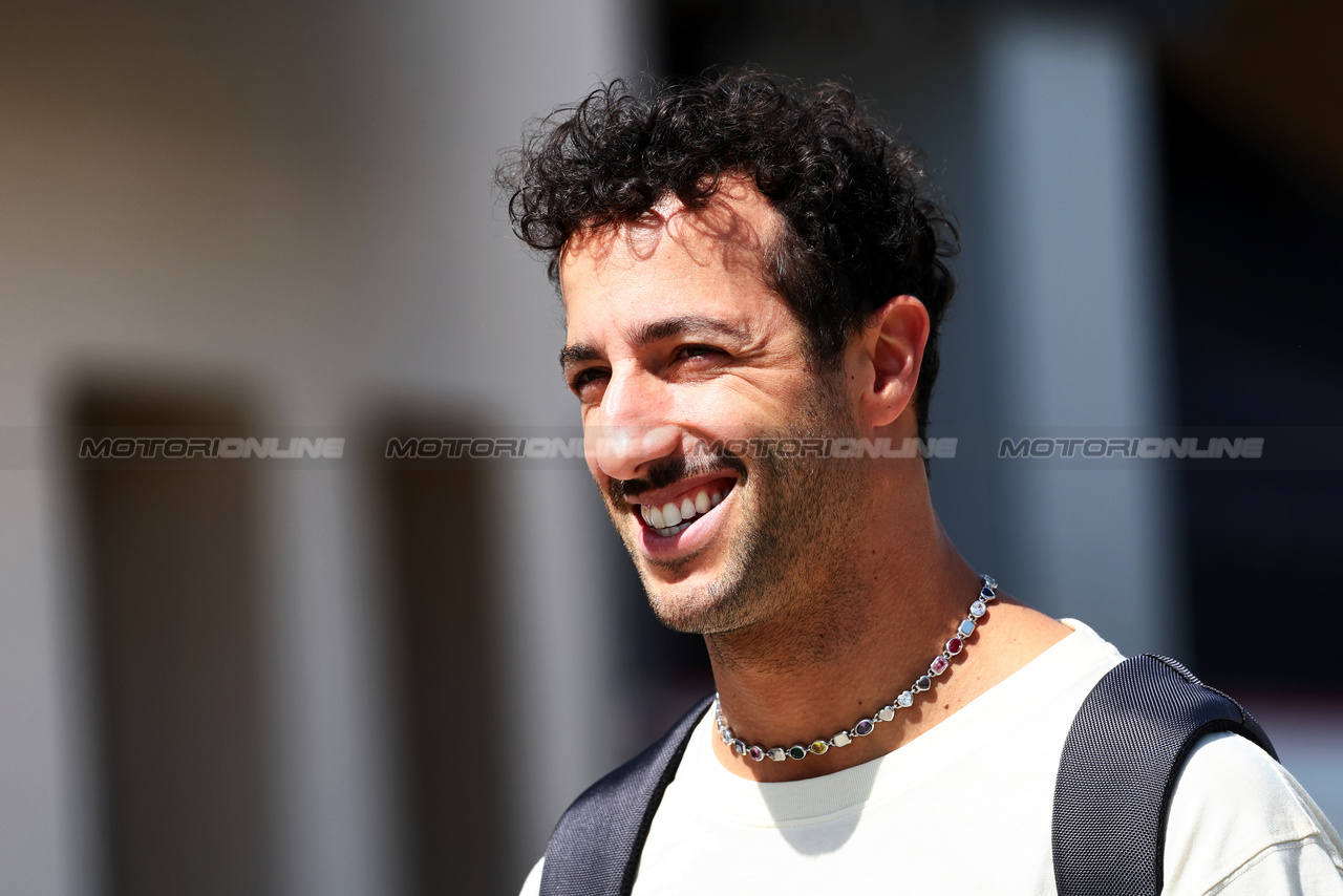 GP BAHRAIN, Daniel Ricciardo (AUS) RB.

28.02.2024. Formula 1 World Championship, Rd 1, Bahrain Grand Prix, Sakhir, Bahrain, Preparation Day.

- www.xpbimages.com, EMail: requests@xpbimages.com © Copyright: Batchelor / XPB Images
