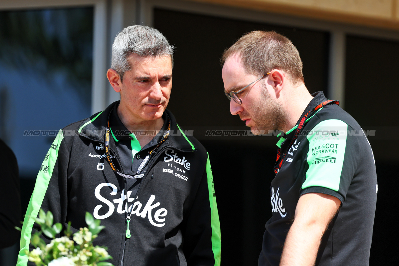 GP BAHRAIN, Xevi Pujolar (ESP) Sauber Head of Trackside Engineering (Left).

28.02.2024. Formula 1 World Championship, Rd 1, Bahrain Grand Prix, Sakhir, Bahrain, Preparation Day.

- www.xpbimages.com, EMail: requests@xpbimages.com © Copyright: Batchelor / XPB Images