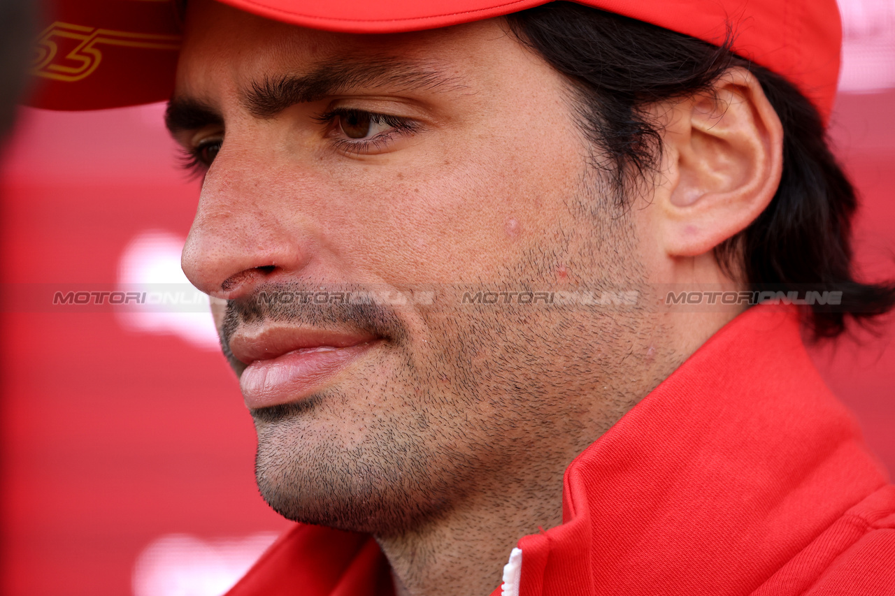 GP BAHRAIN, Carlos Sainz Jr (ESP) Ferrari.

28.02.2024. Formula 1 World Championship, Rd 1, Bahrain Grand Prix, Sakhir, Bahrain, Preparation Day.

- www.xpbimages.com, EMail: requests@xpbimages.com © Copyright: Bearne / XPB Images