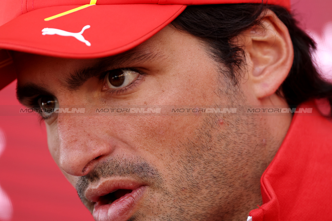 GP BAHRAIN, Carlos Sainz Jr (ESP) Ferrari.

28.02.2024. Formula 1 World Championship, Rd 1, Bahrain Grand Prix, Sakhir, Bahrain, Preparation Day.

- www.xpbimages.com, EMail: requests@xpbimages.com © Copyright: Bearne / XPB Images