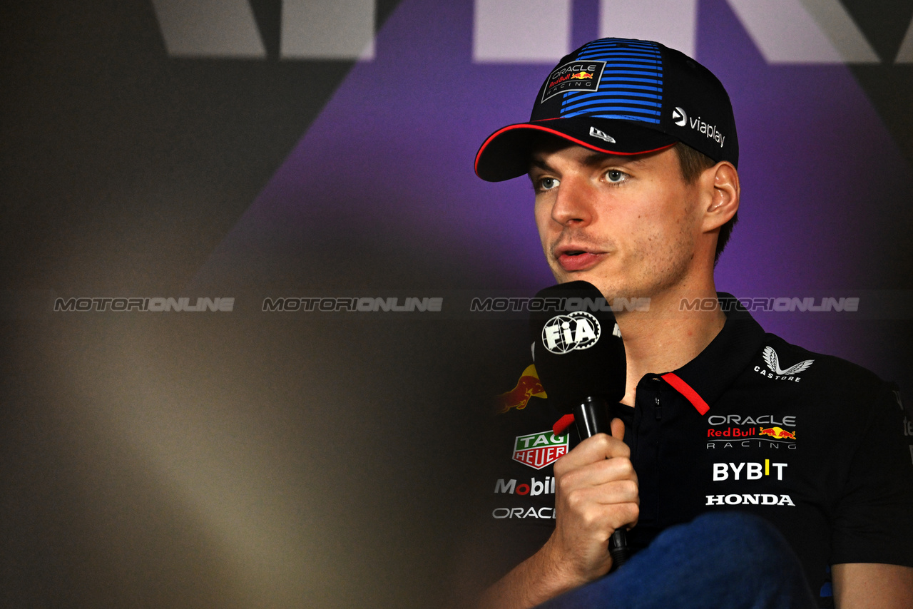 GP BAHRAIN, Max Verstappen (NLD) Red Bull Racing in the FIA Press Conference.

28.02.2024. Formula 1 World Championship, Rd 1, Bahrain Grand Prix, Sakhir, Bahrain, Preparation Day.

- www.xpbimages.com, EMail: requests@xpbimages.com © Copyright: Price / XPB Images