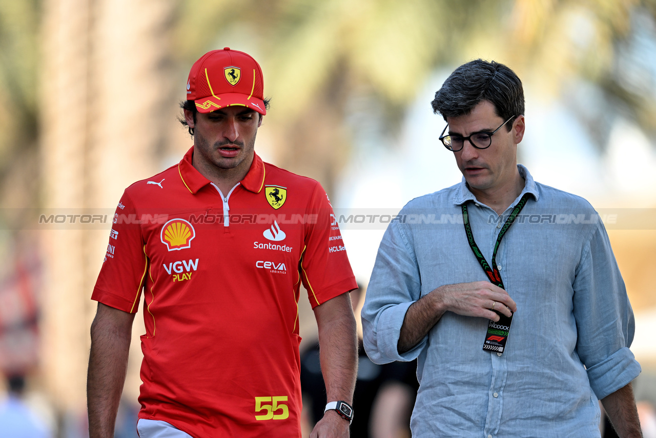 GP BAHRAIN, Carlos Sainz Jr (ESP) Ferrari.

28.02.2024. Formula 1 World Championship, Rd 1, Bahrain Grand Prix, Sakhir, Bahrain, Preparation Day.

- www.xpbimages.com, EMail: requests@xpbimages.com © Copyright: Price / XPB Images