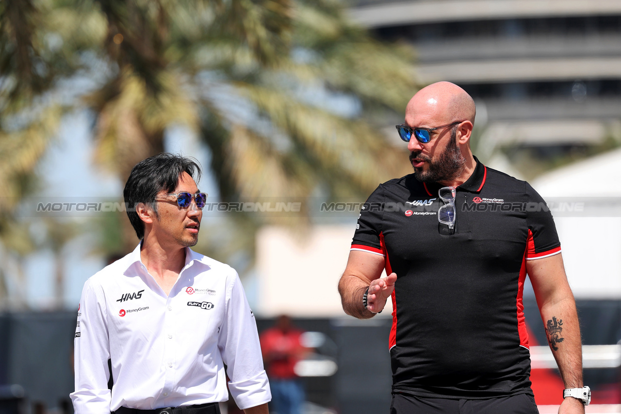 GP BAHRAIN, (L to R): Ayao Komatsu (JPN) Haas F1 Team Principal with Stuart Morrison (GBR) Haas F1 Team Head of Communications.

28.02.2024. Formula 1 World Championship, Rd 1, Bahrain Grand Prix, Sakhir, Bahrain, Preparation Day.

 - www.xpbimages.com, EMail: requests@xpbimages.com © Copyright: Staley / XPB Images