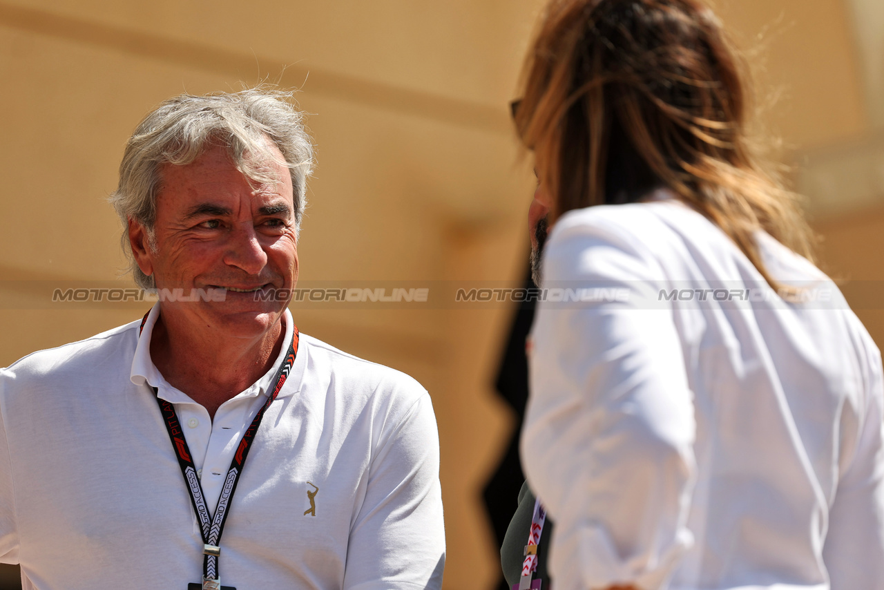 GP BAHRAIN, Carlos Sainz (ESP).

28.02.2024. Formula 1 World Championship, Rd 1, Bahrain Grand Prix, Sakhir, Bahrain, Preparation Day.

 - www.xpbimages.com, EMail: requests@xpbimages.com © Copyright: Staley / XPB Images