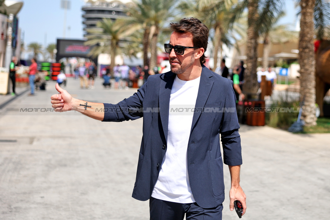 GP BAHRAIN, Fernando Alonso (ESP) Aston Martin F1 Team.

28.02.2024. Formula 1 World Championship, Rd 1, Bahrain Grand Prix, Sakhir, Bahrain, Preparation Day.

- www.xpbimages.com, EMail: requests@xpbimages.com © Copyright: Bearne / XPB Images