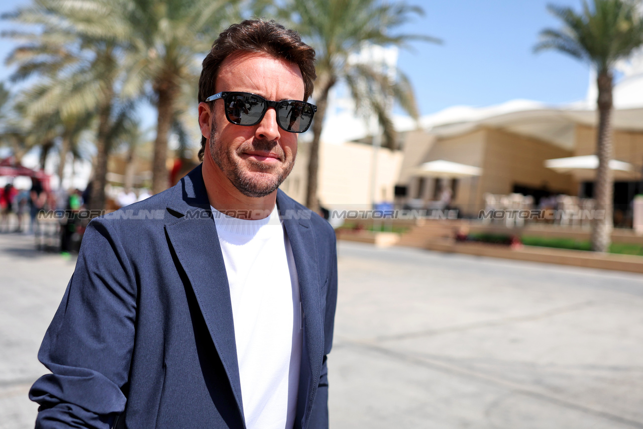 GP BAHRAIN, Fernando Alonso (ESP) Aston Martin F1 Team.

28.02.2024. Formula 1 World Championship, Rd 1, Bahrain Grand Prix, Sakhir, Bahrain, Preparation Day.

- www.xpbimages.com, EMail: requests@xpbimages.com © Copyright: Bearne / XPB Images