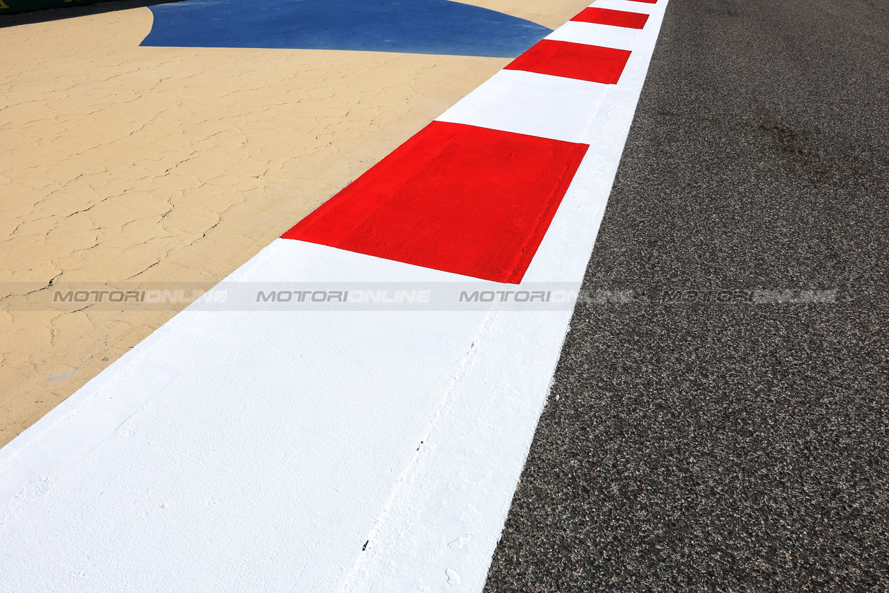 GP BAHRAIN, Circuit Atmosfera - drain covers removed e filled in at turn 11.

28.02.2024. Formula 1 World Championship, Rd 1, Bahrain Grand Prix, Sakhir, Bahrain, Preparation Day.

- www.xpbimages.com, EMail: requests@xpbimages.com © Copyright: Bearne / XPB Images