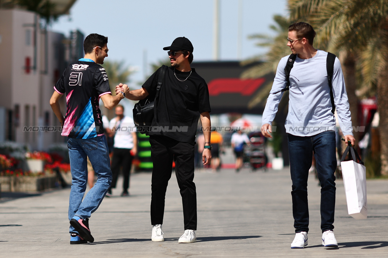 GP BAHRAIN, Esteban Ocon (FRA), Alpine F1 Team Lance Stroll (CDN), Aston Martin F1 Team 
28.02.2024. Formula 1 World Championship, Rd 1, Bahrain Grand Prix, Sakhir, Bahrain, Preparation Day.
- www.xpbimages.com, EMail: requests@xpbimages.com © Copyright: Charniaux / XPB Images