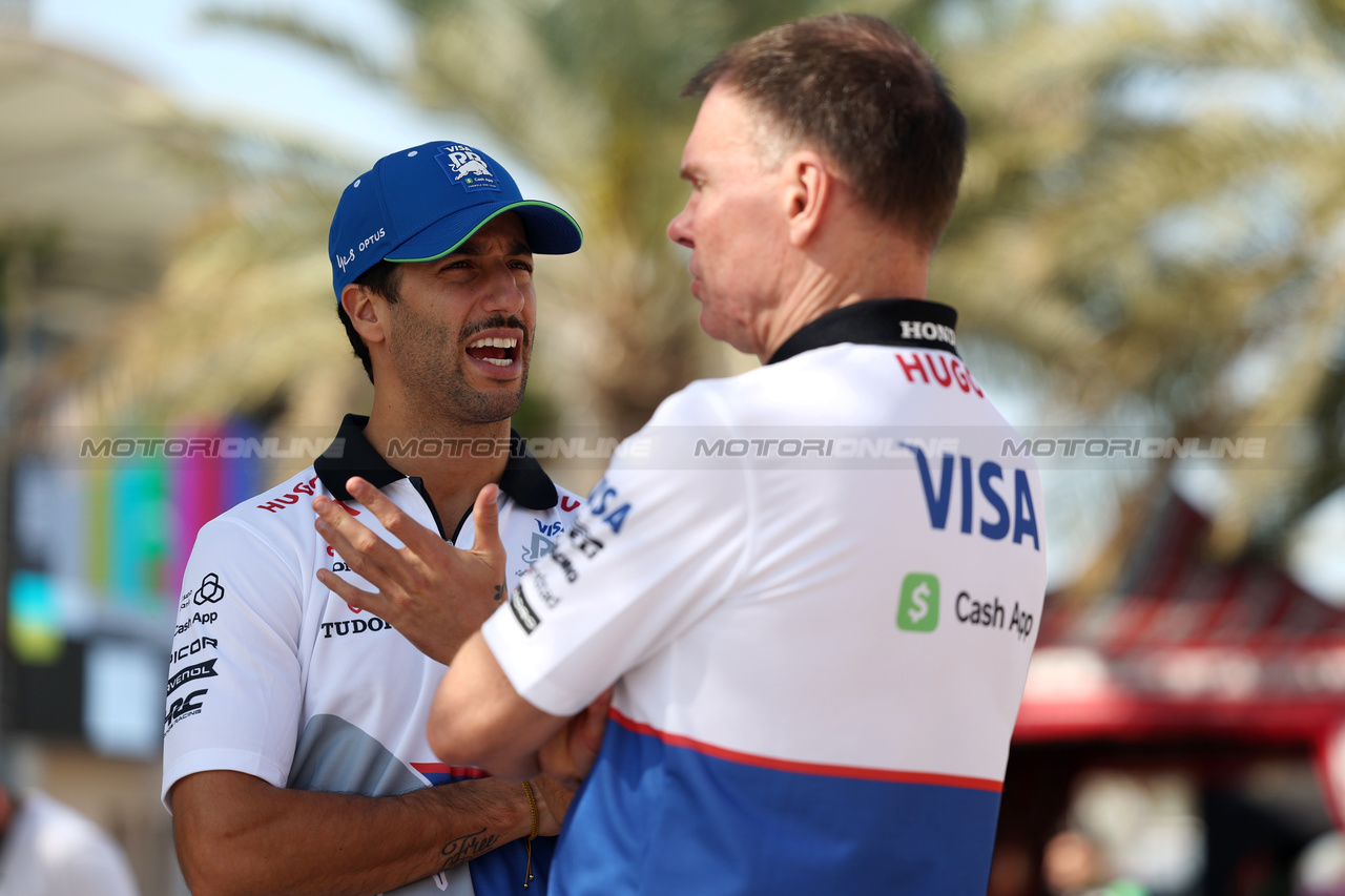 GP BAHRAIN, (L to R): Daniel Ricciardo (AUS) RB with Alan Permane (GBR) RB Sporting Director.

28.02.2024. Formula 1 World Championship, Rd 1, Bahrain Grand Prix, Sakhir, Bahrain, Preparation Day.

- www.xpbimages.com, EMail: requests@xpbimages.com © Copyright: Batchelor / XPB Images